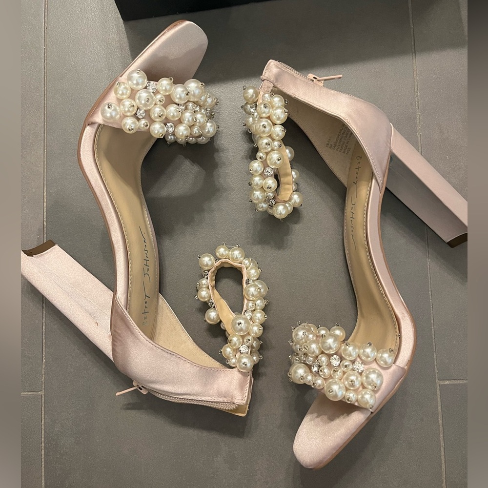 Betsey Johnson Pearl high heels size 8